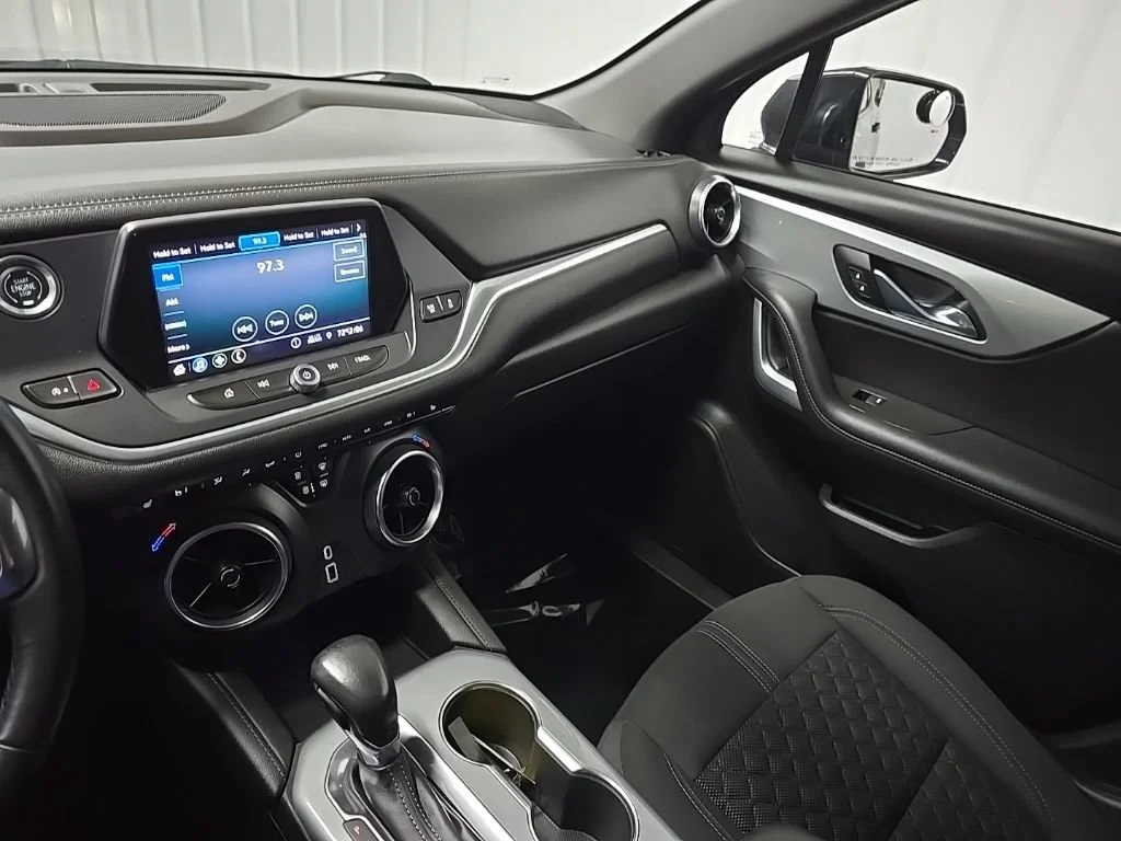 Used 2020 BLACK Chevrolet LT image 25