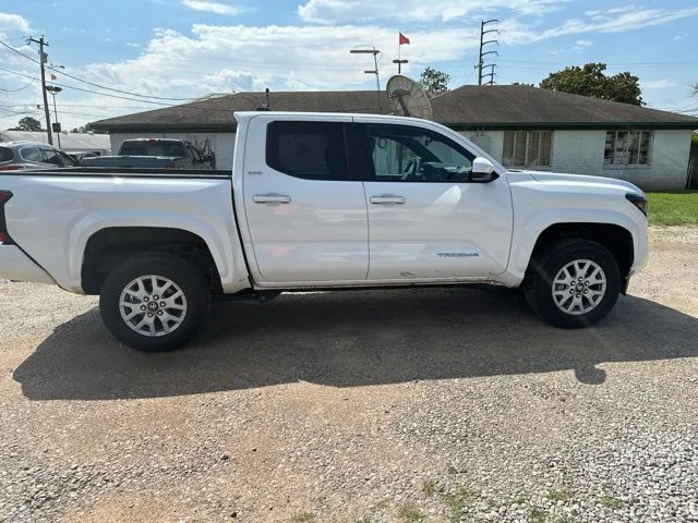 Used 2025 White Toyota SR5 image 15