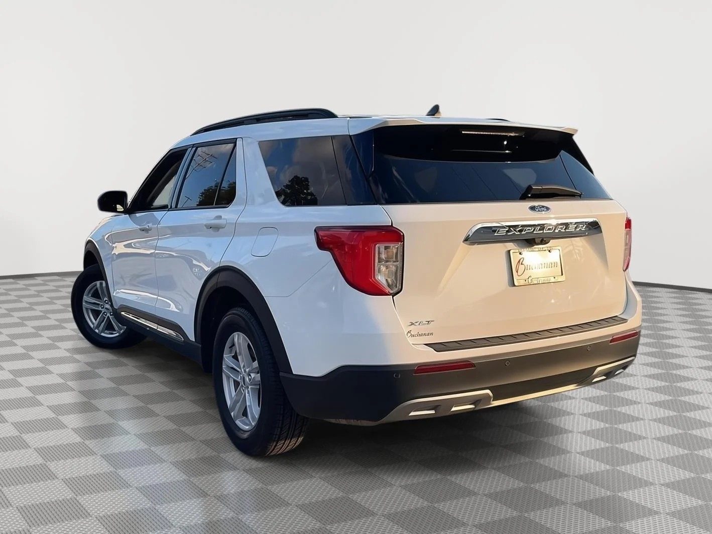 Used 2024 Star White Metallic Tri-Coat Ford XLT image 4
