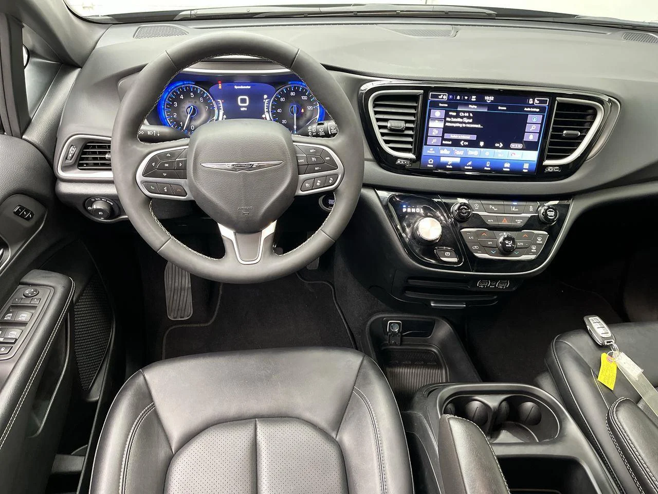 2025 Chrysler Pacifica Select - Photo 13