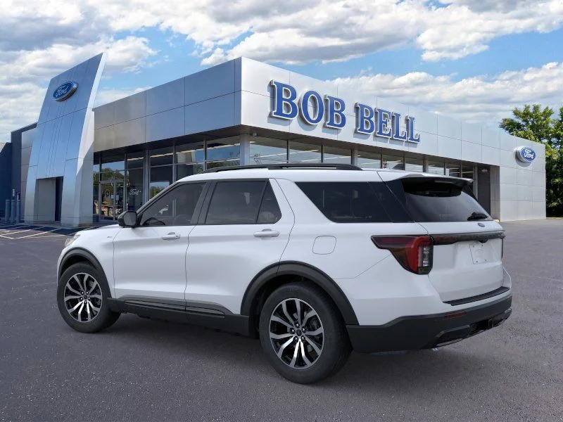 New 2026 Space White Metallic Ford ST-Line image 4