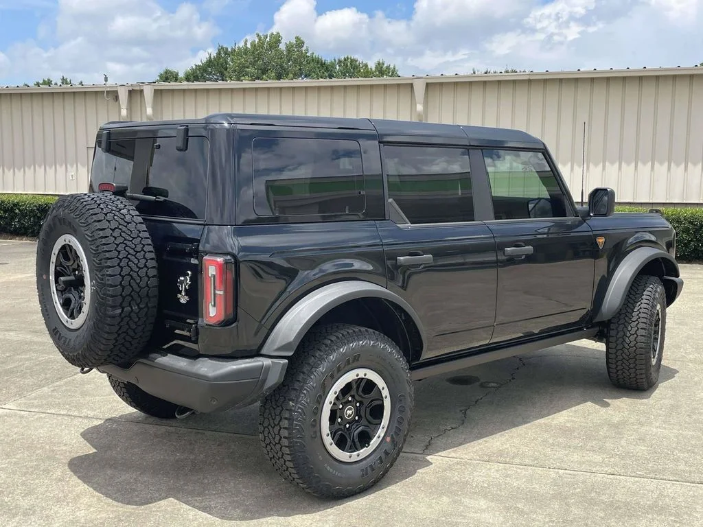 New 2025 Black Ford Badlands image 3