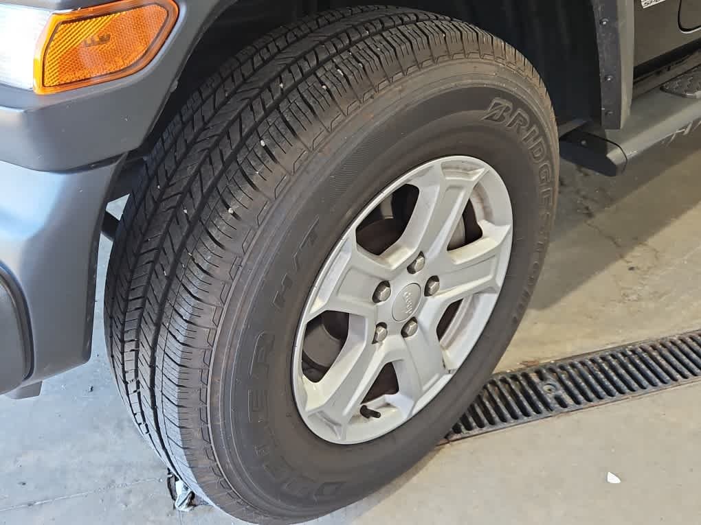 Used 2018 Black Clearcoat Jeep Sport S image 7