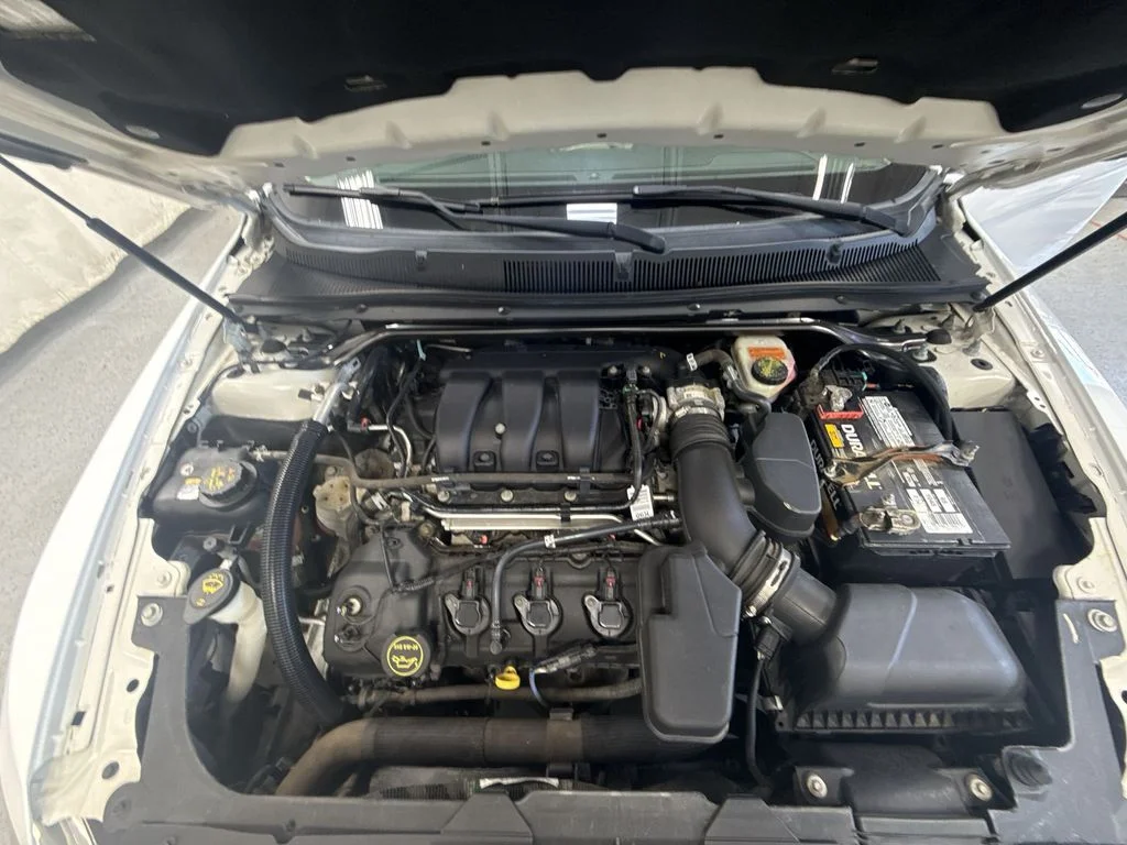 Used 2015 Oxford White Ford SEL image 39