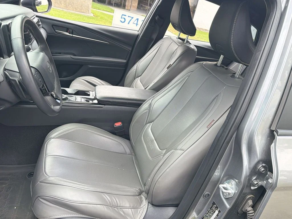 Used 2025  Toyota SE image 13