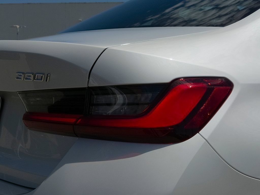 New 2026 Mineral White Metallic BMW 330i image 4