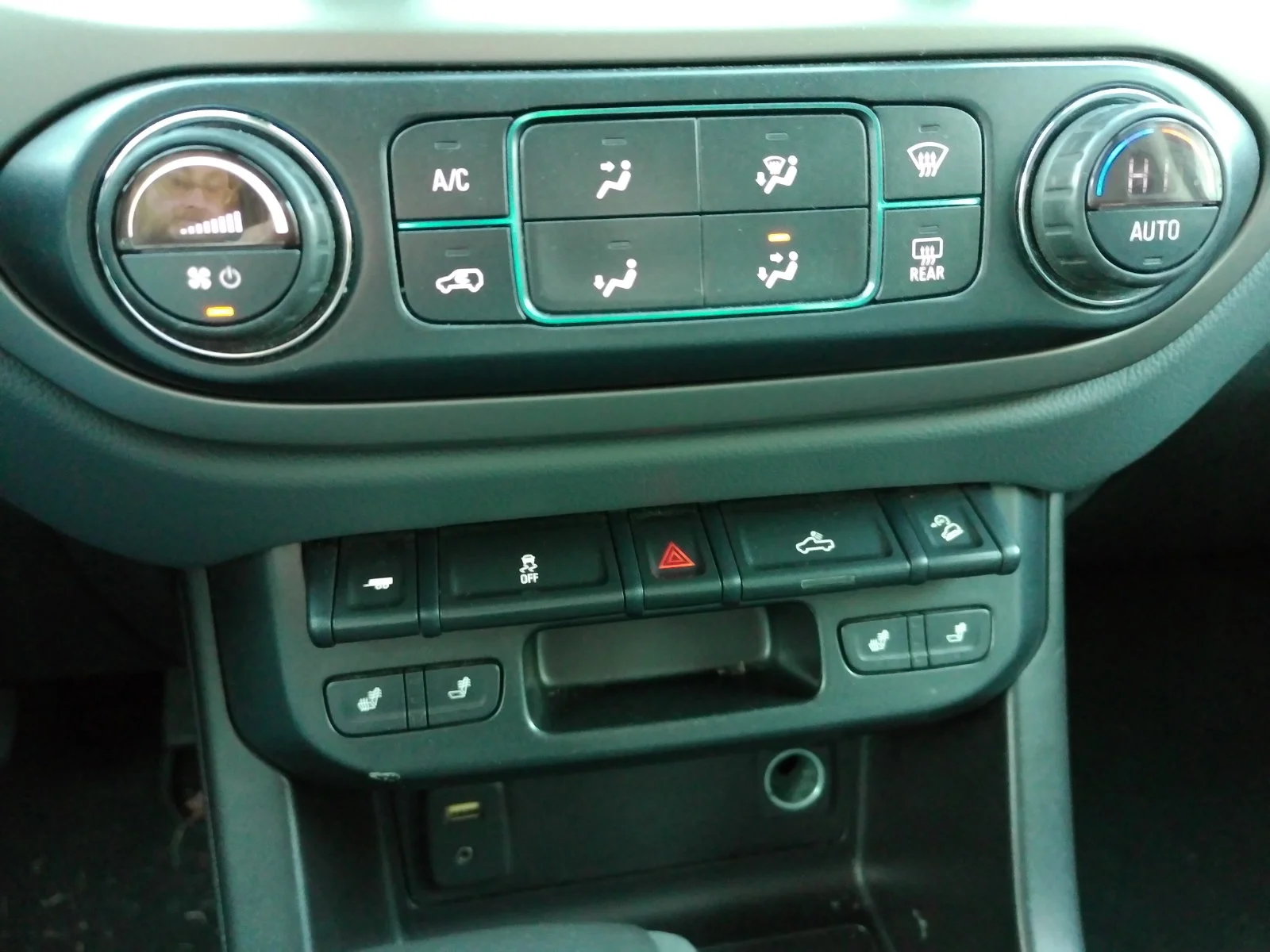 Used 2016 Black Chevrolet Z71 image 22