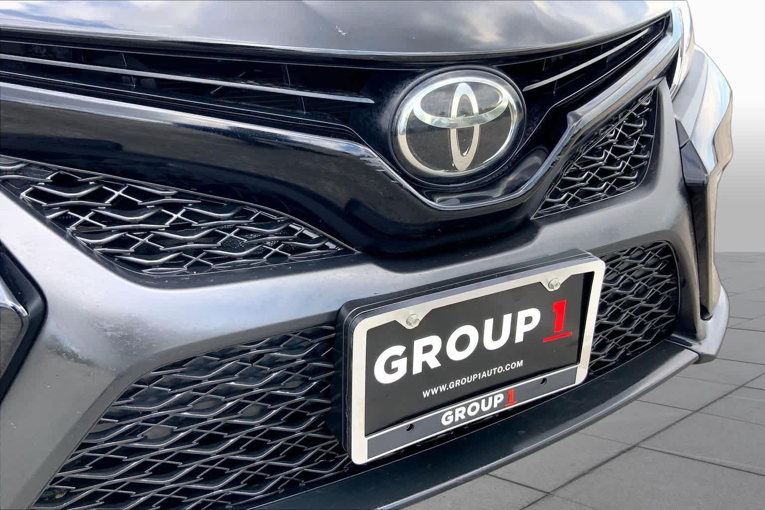 Used 2019 Midnight Black Metallic Toyota SE image 29