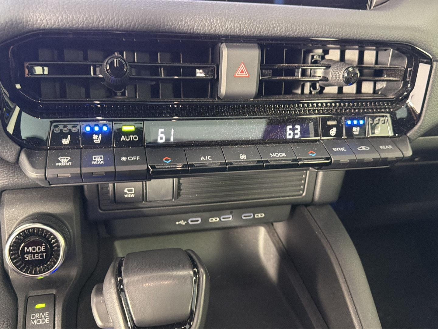 Used 2024 Wind Chill Pearl Toyota Base image 32