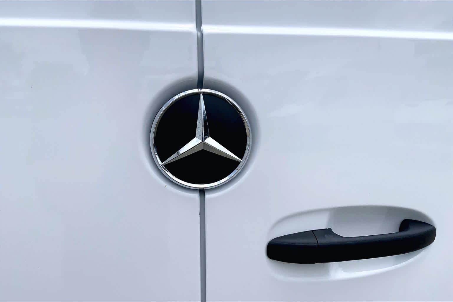New 2025 Arctic White Mercedes-Benz  image 14