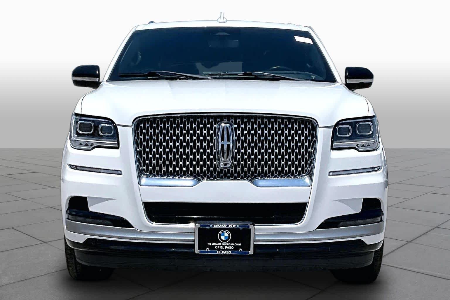 Used 2023 Pristine White Lincoln Reserve image 3