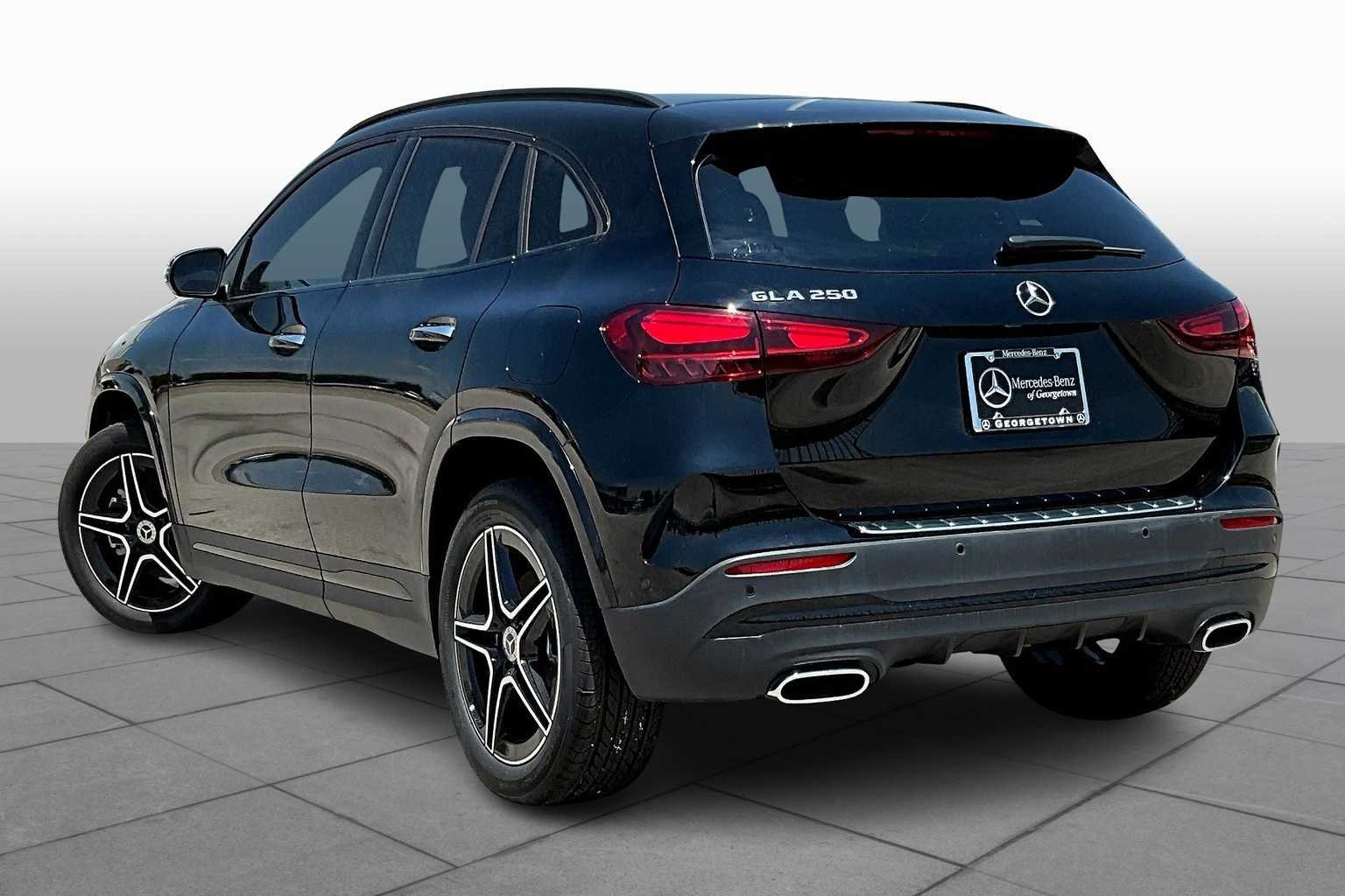 Used 2025 Night Black Mercedes-Benz GLA 250 image 4