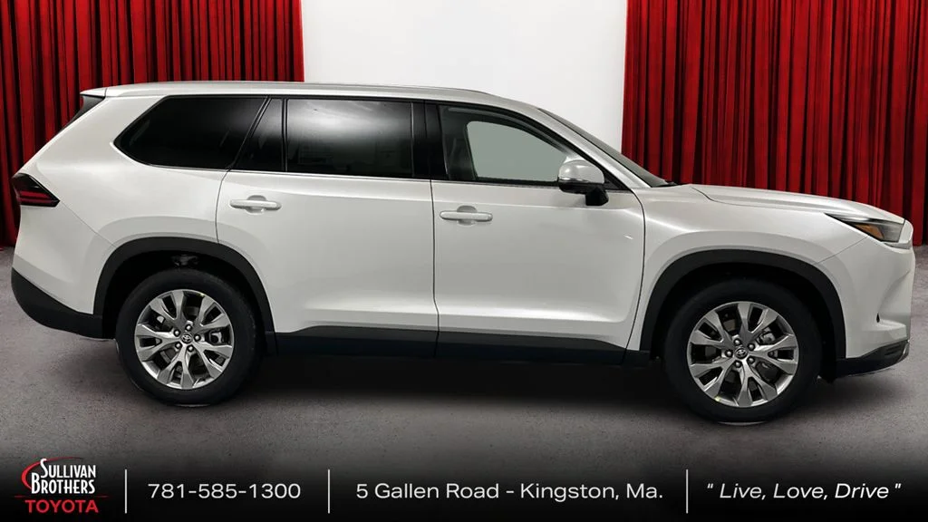 Used 2025  Toyota Limited image 4