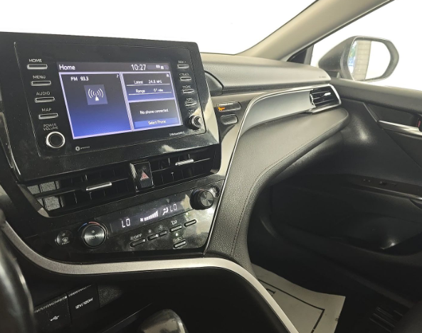 Used 2023 White Toyota SE image 9