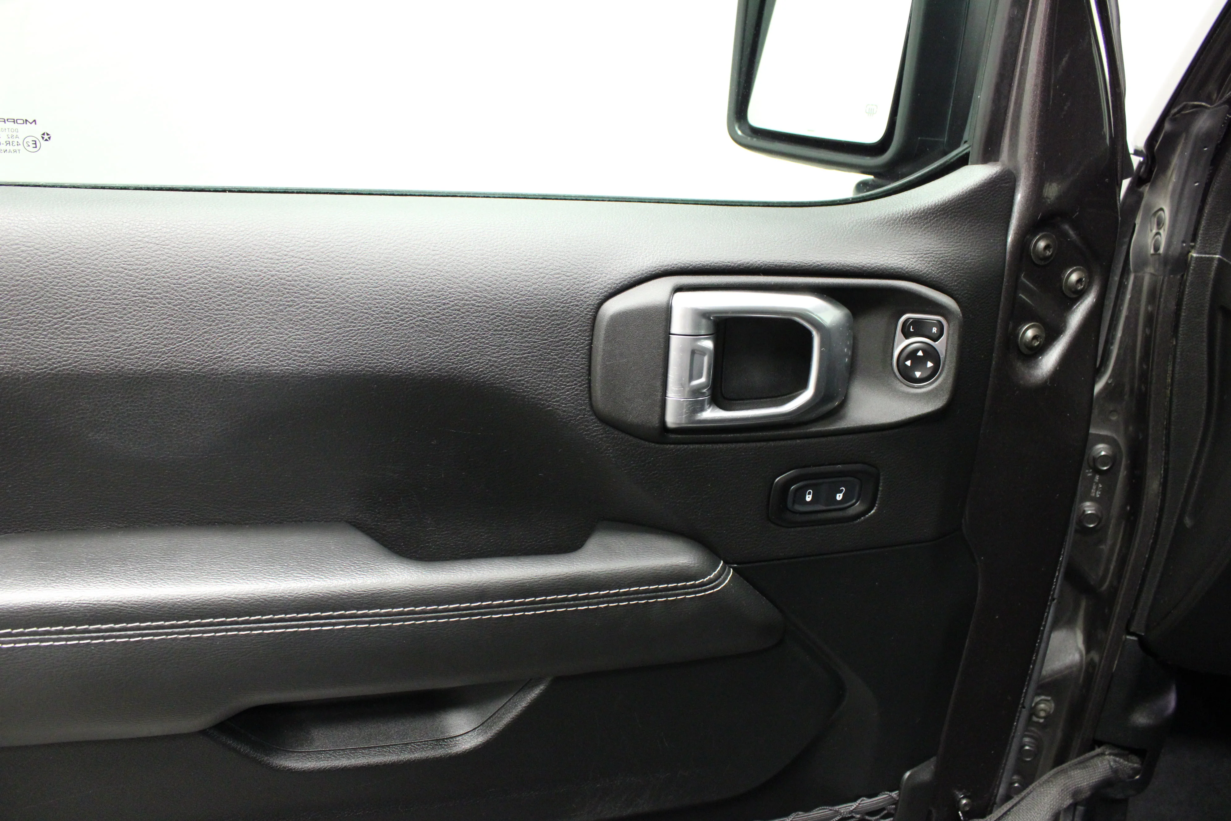Used 2021 Granite Crystal Metallic Clearcoat Jeep Sahara image 18