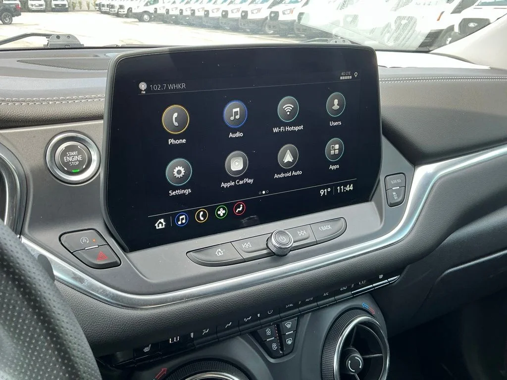 Used 2025 White Chevrolet LT image 27