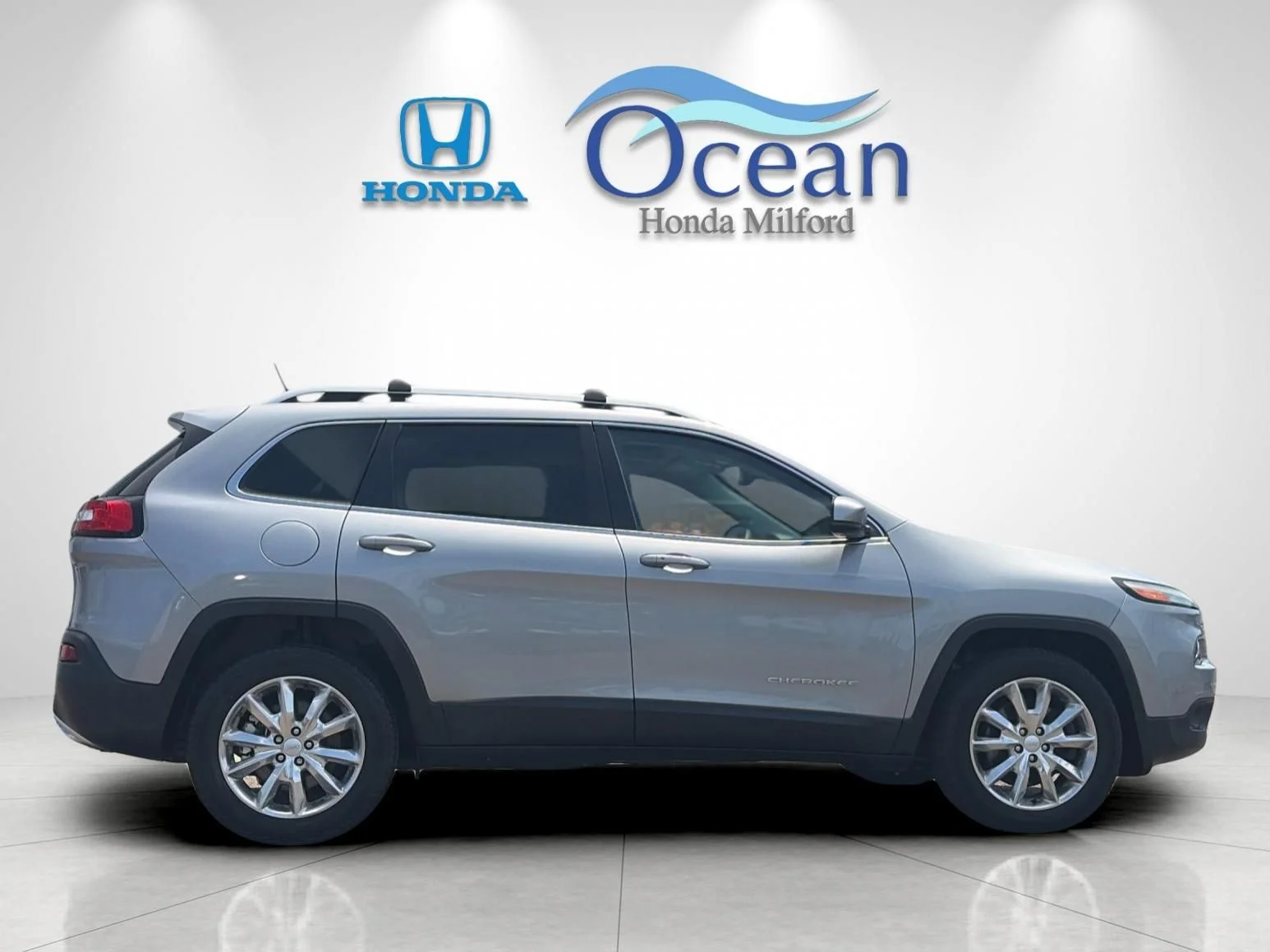 Used 2017 Billet Silver Metallic Jeep Limited image 4