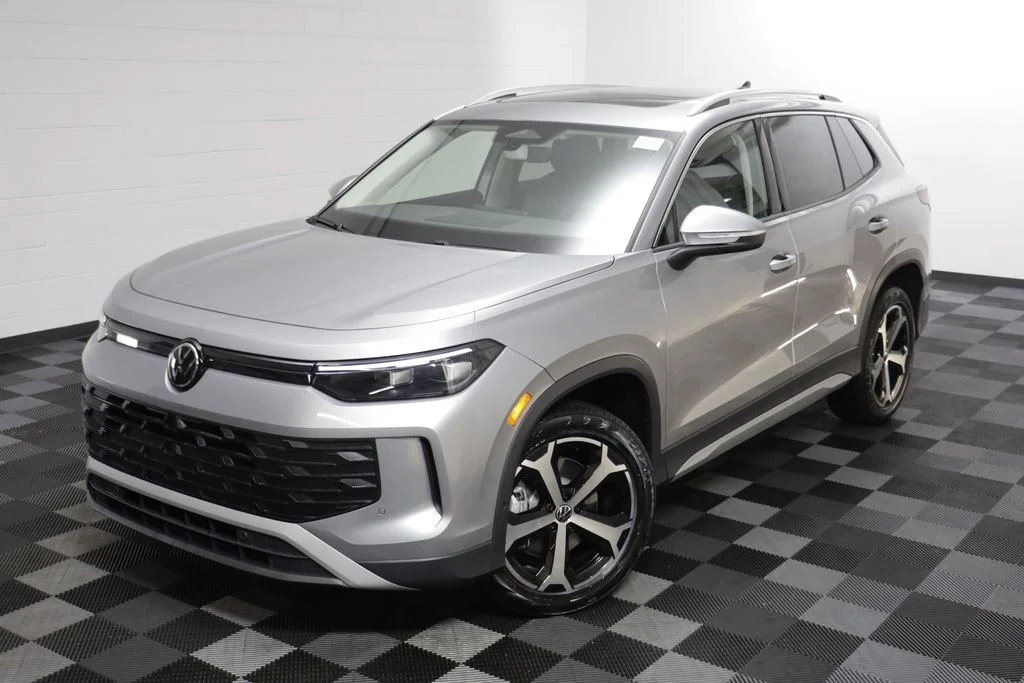 New 2026 Silver Volkswagen 2.0T SE image 2