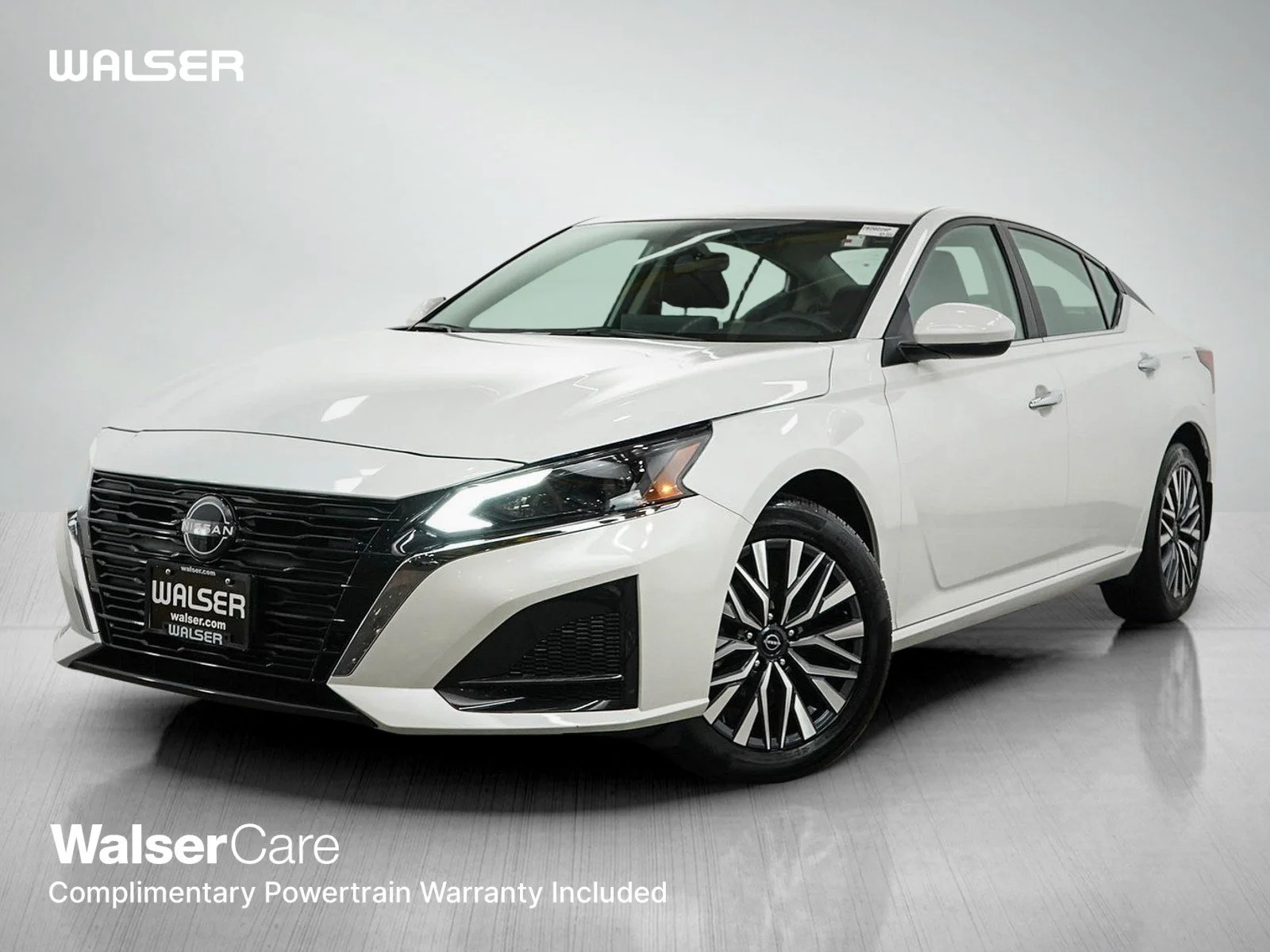 Used 2023 Pearl White Tricoat Nissan 2.5 SV image 1