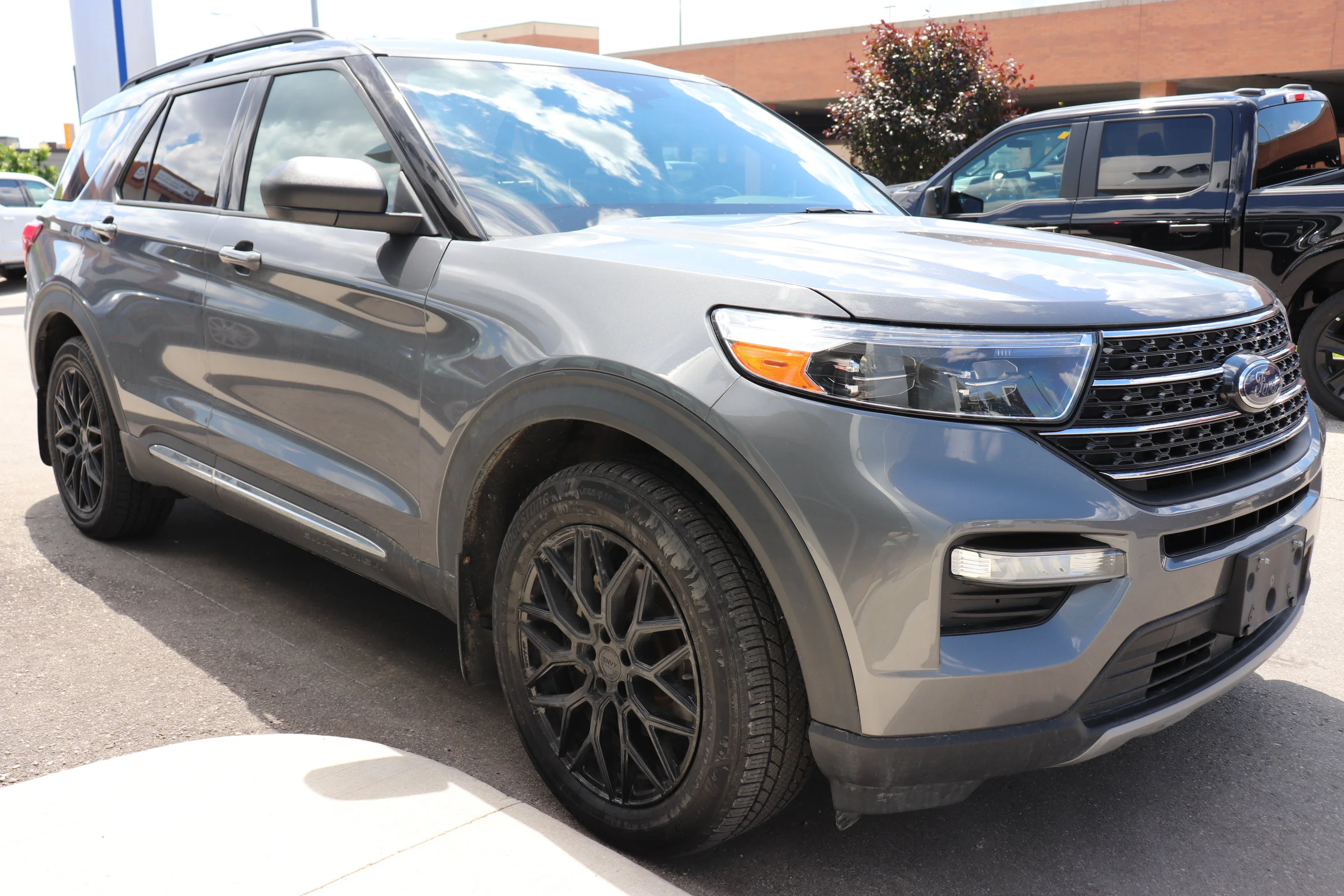 Used 2021 Gray Ford XLT 4WD image 4