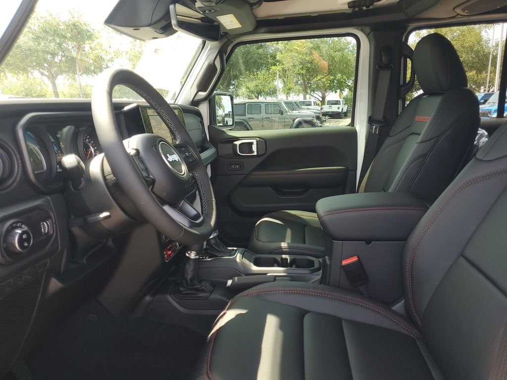 New 2026 Bright White Clear-Coat Exterior Paint Jeep Rubicon X image 9