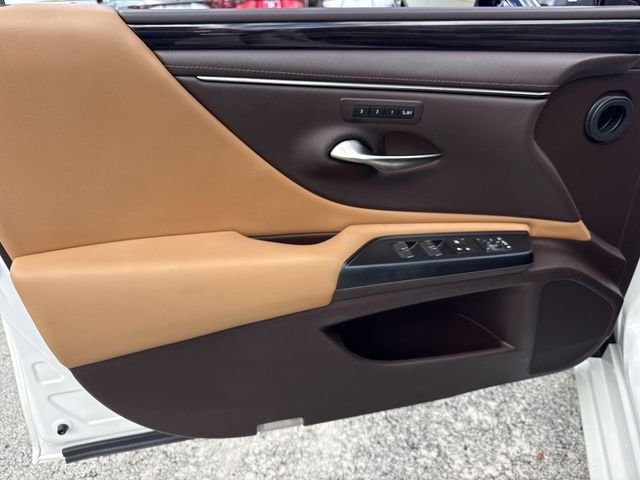 2021 Lexus ES 350 - Photo 13