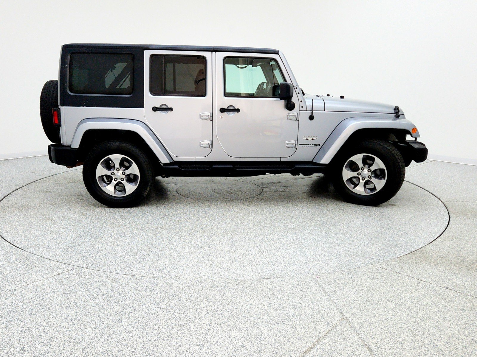 Used 2018 Billet Silver Metallic Clearcoat Jeep Sahara image 5