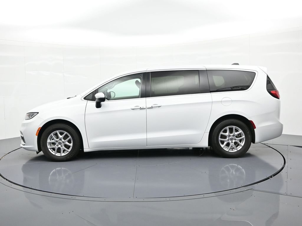 2023 Chrysler Pacifica Touring L - Photo 8
