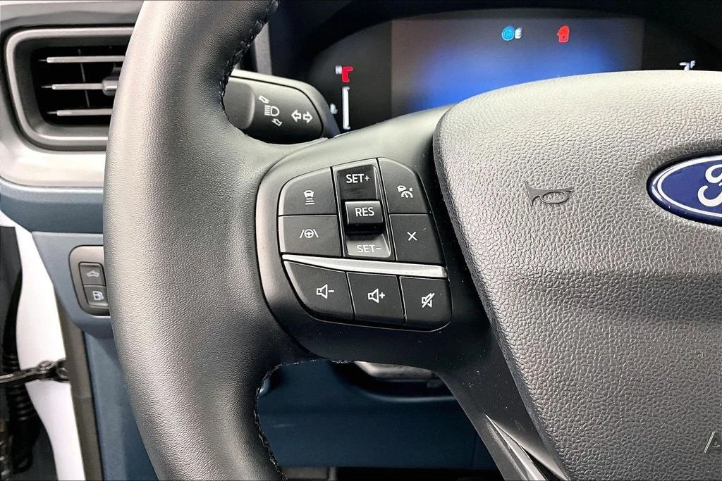 Certified Used 2025 White Metallic Ford Lariat image 19