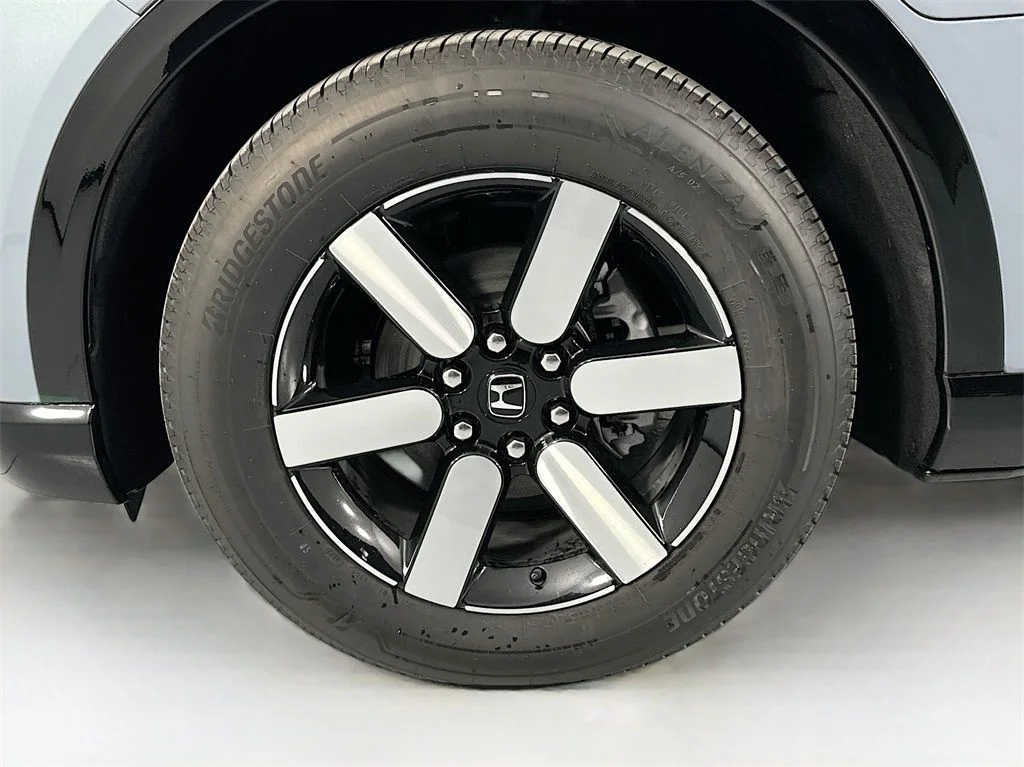 New 2026 Sonic Gray Pearl Honda Touring image 17