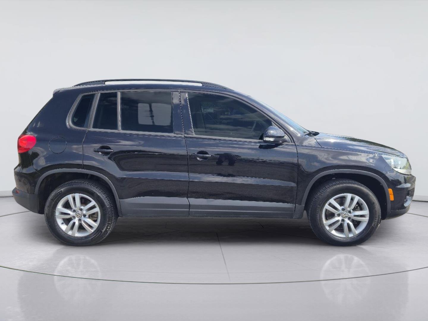 Used 2017  VOLKSWAGEN  image 6