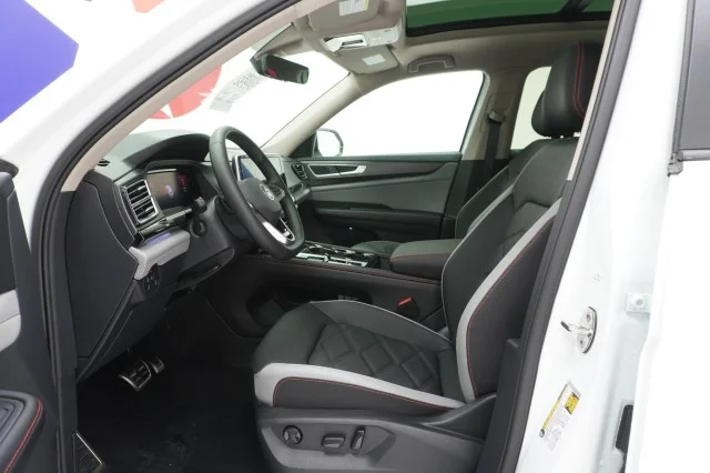 New 2026 Opal White Pearl Volkswagen 2.0T Peak Edition image 18
