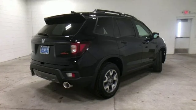 Certified Used 2023 Crystal Black Pearl Honda TrailSport image 3