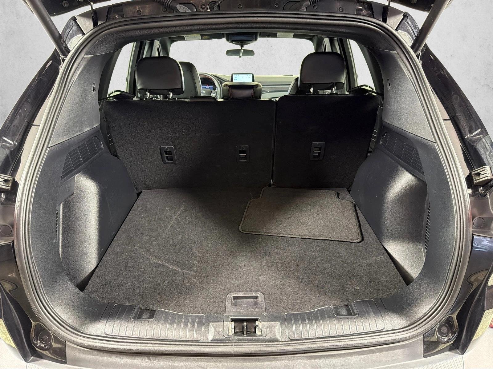Used 2025 Agate Black Metallic Ford ST-Line Select image 18