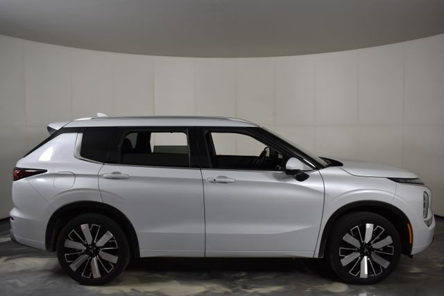 Used 2025  Mitsubishi SEL image 10