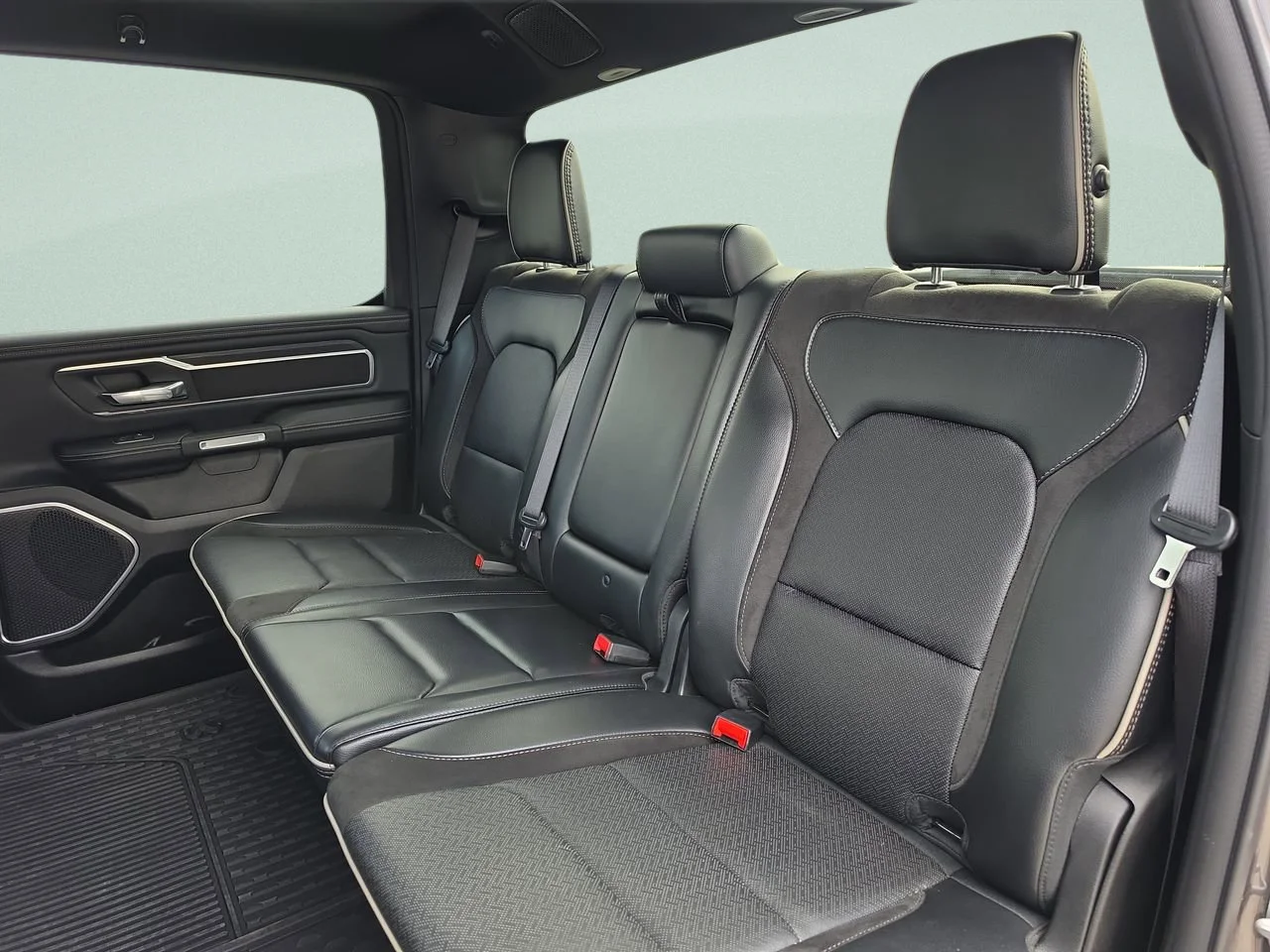 Used 2023 Granite Crystal Metallic Clearcoat Ram Laramie image 23