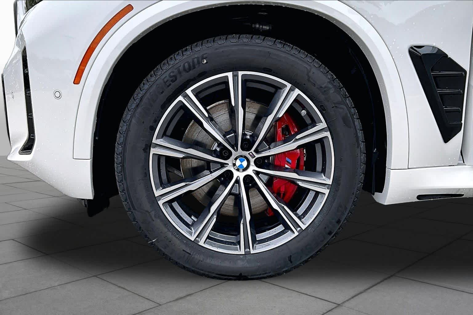 New 2026 Mineral White Metallic BMW xDrive40i image 11