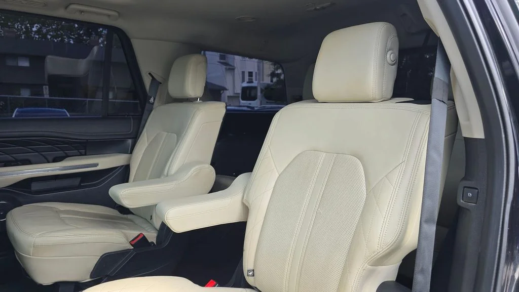 Used 2019 Black Metallic Ford Platinum image 17