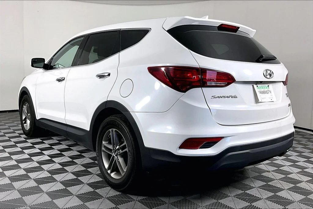 Used 2017 White Hyundai 2.4 Base image 2