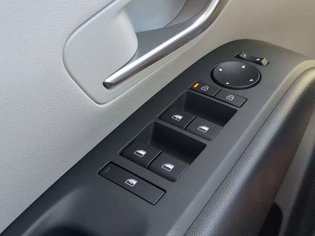 New 2025 Black Hyundai SE FWD image 22