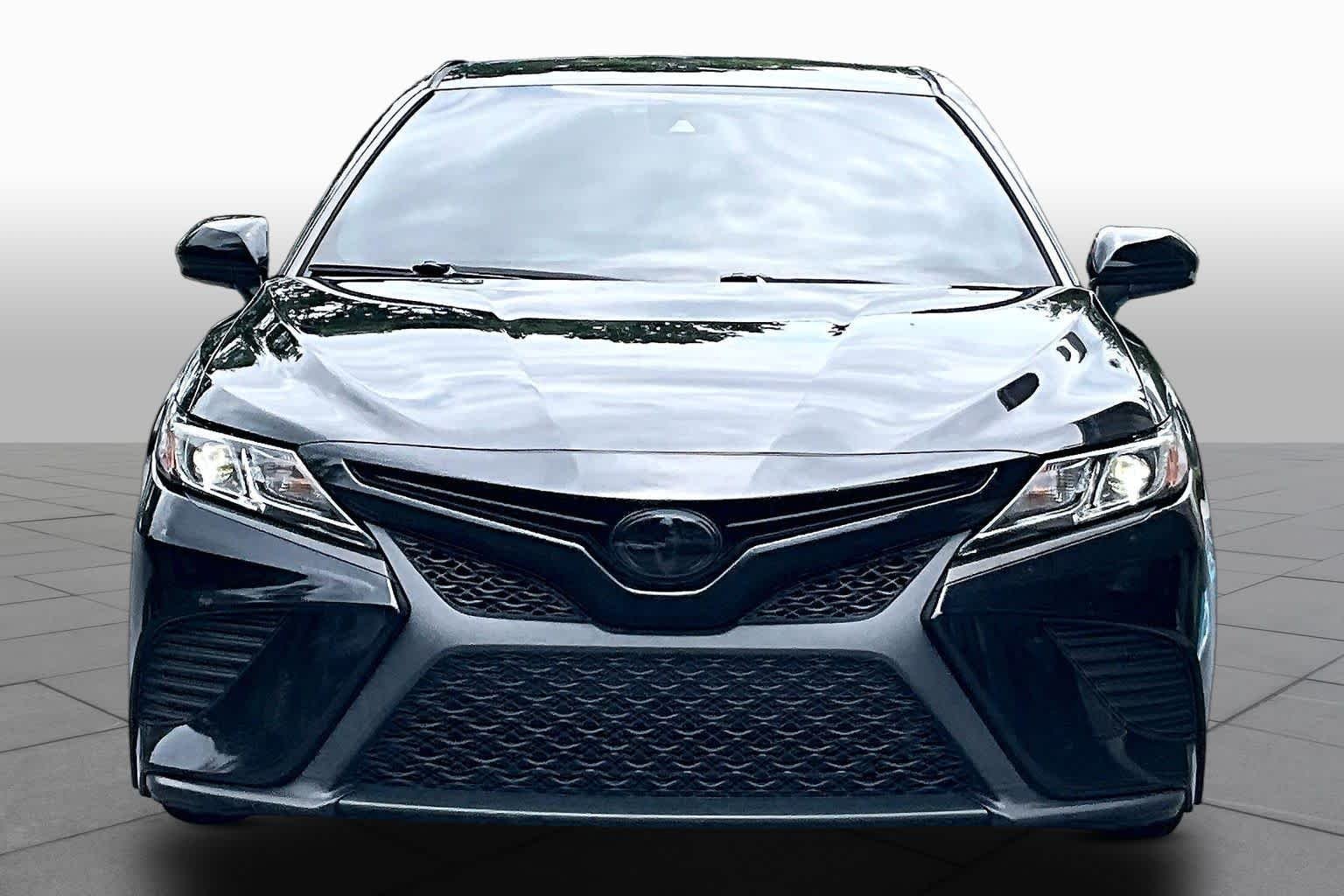 Used 2020 Midnight Black Metallic Toyota SE image 4