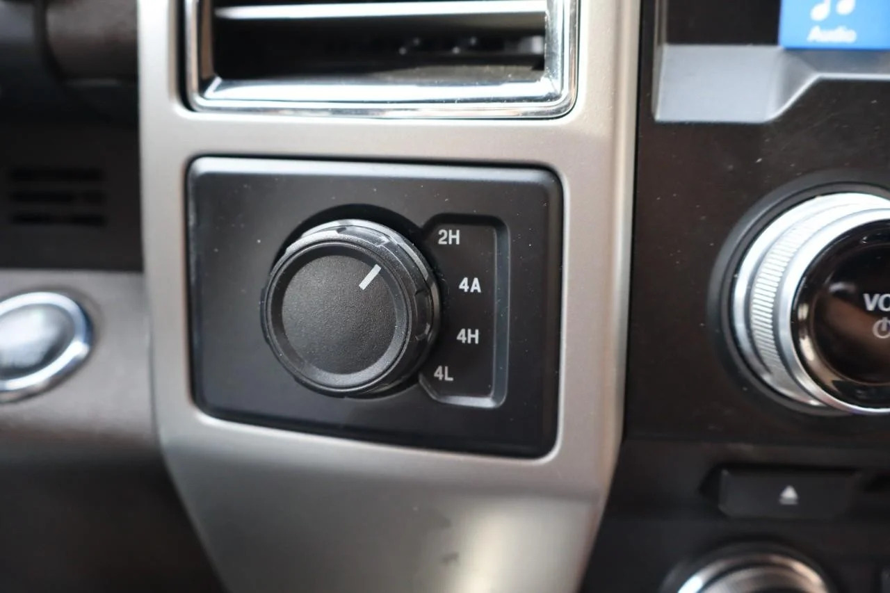 Used 2018 White Platinum Metallic Tri-Coat Ford King Ranch image 30
