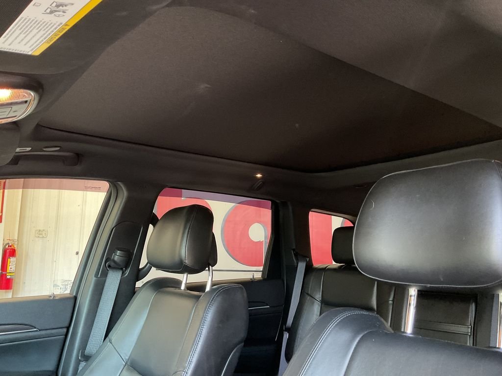 Used 2019 Gray Jeep Limited image 29
