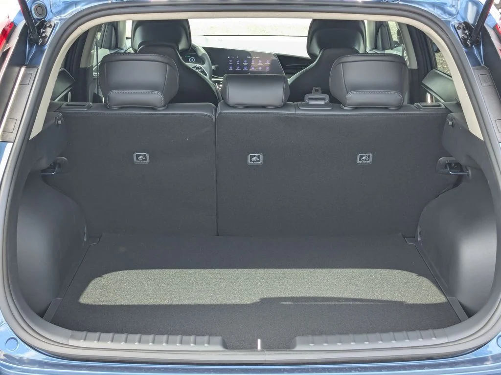 2025 Kia Niro EX Touring - Photo 13
