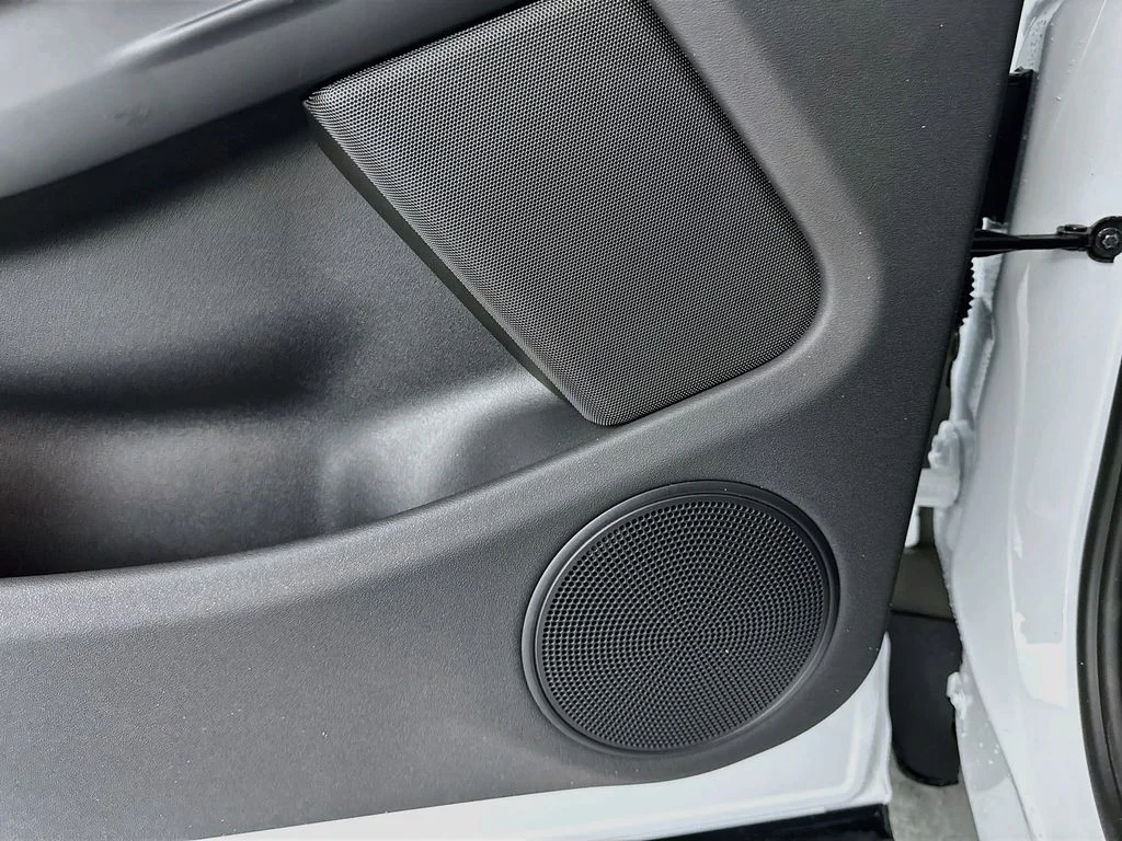 New 2026 Fuji White Land Rover Hoxton Edition image 19