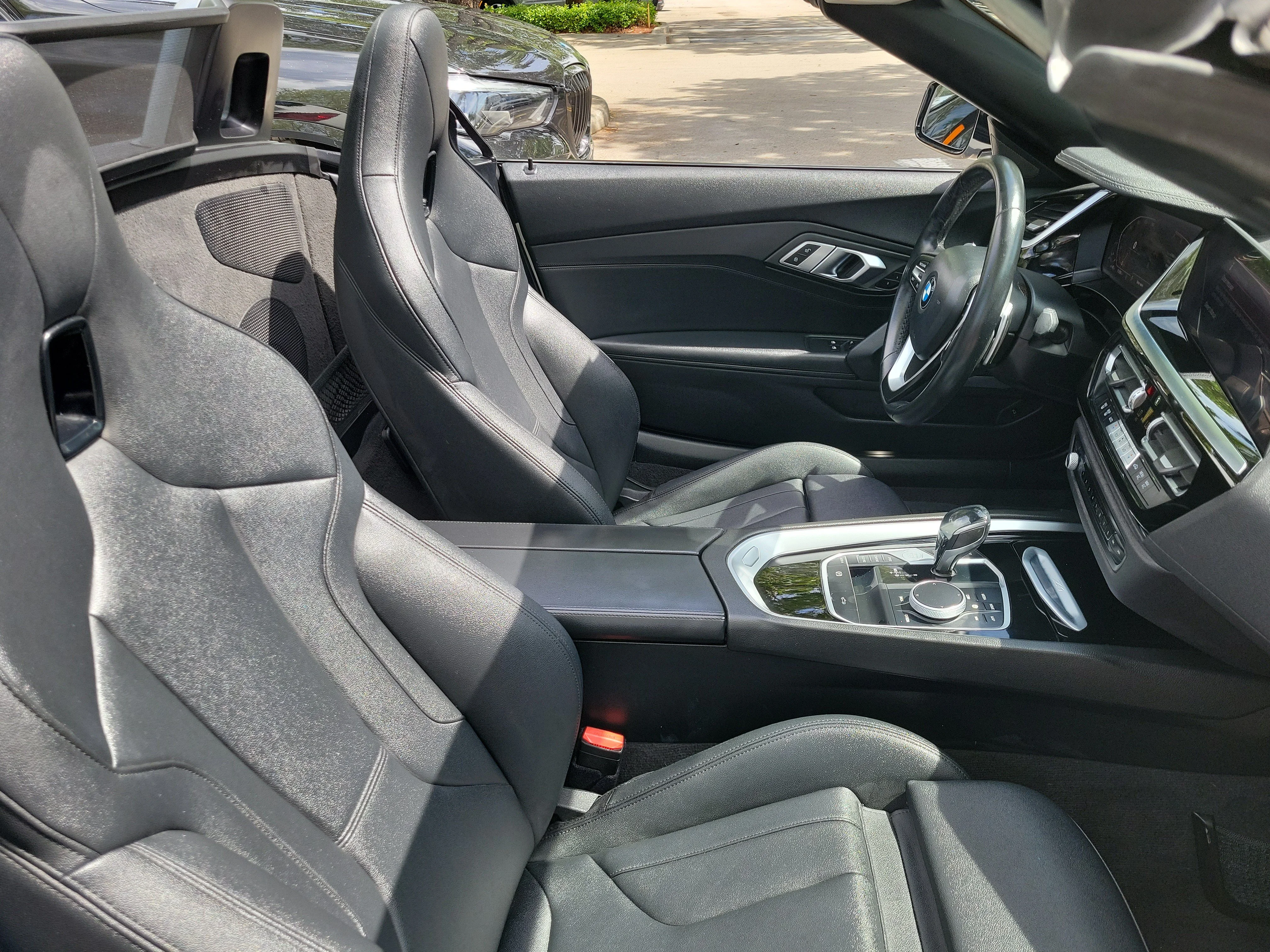 Used 2020 Alpine White BMW sDrive30i image 8