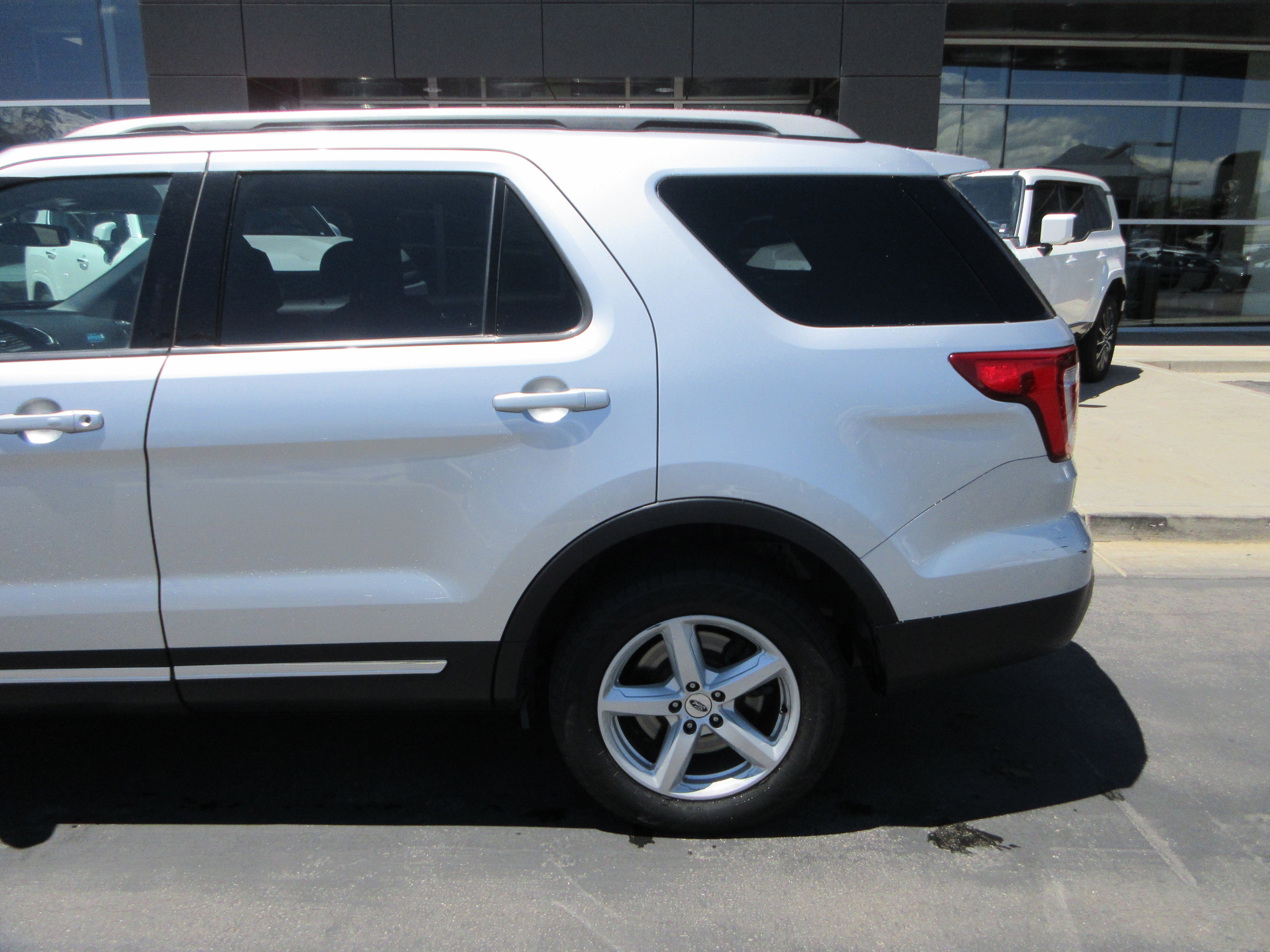 Used 2017 Ingot Silver Metallic Ford XLT image 4