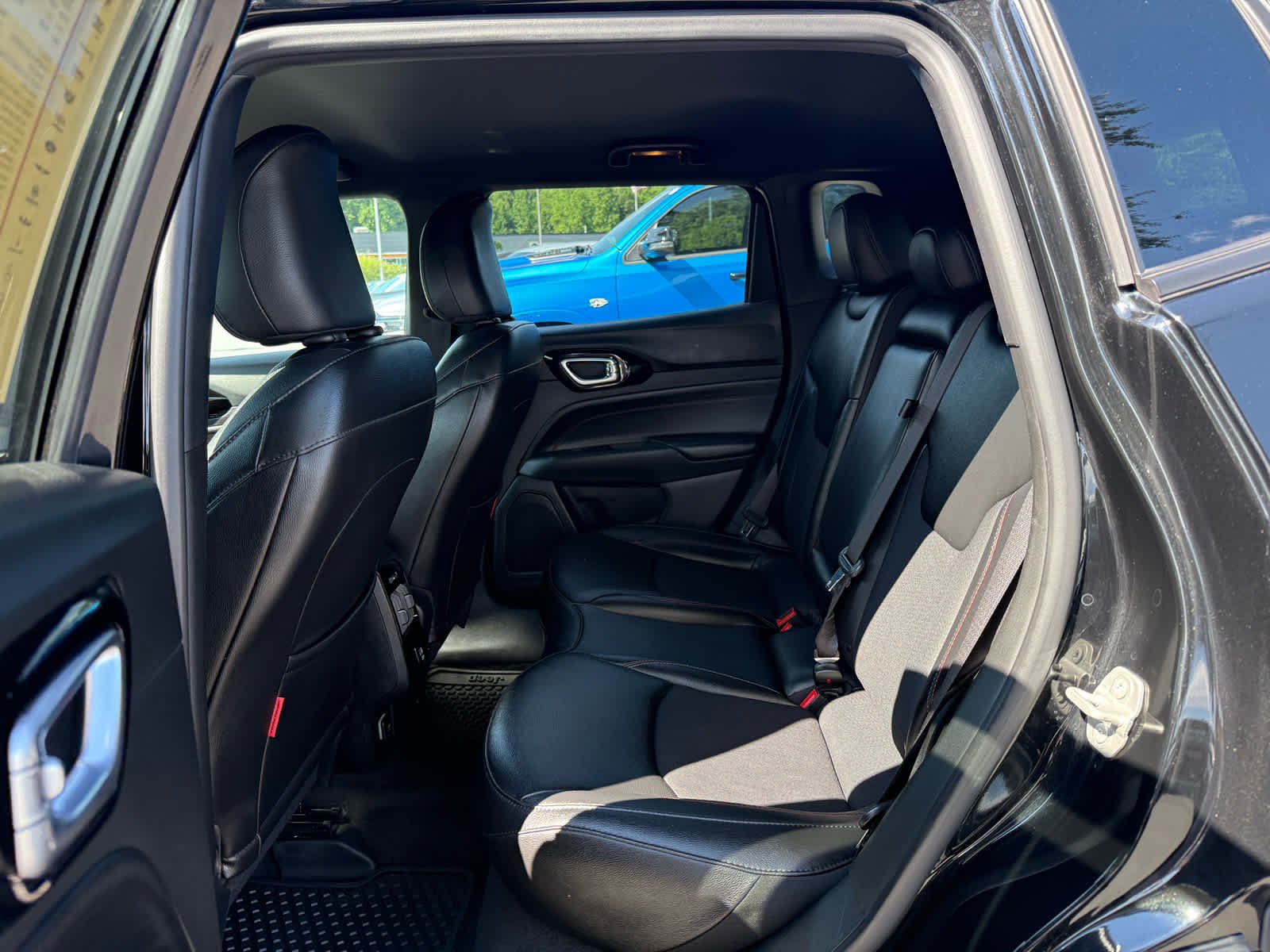 Used 2024 Diamond Black Crystal Pearlcoat Jeep Trailhawk image 25