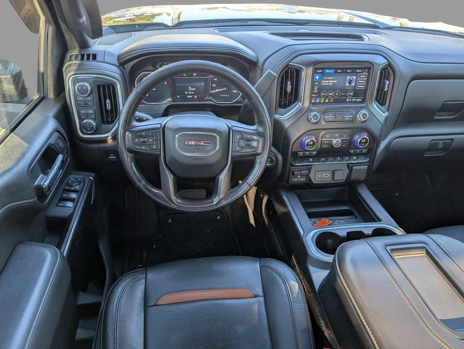 Used 2022 ONYX BLACK GMC AT4 image 32