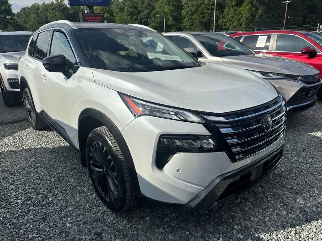 Used 2025 White Nissan SL image 2